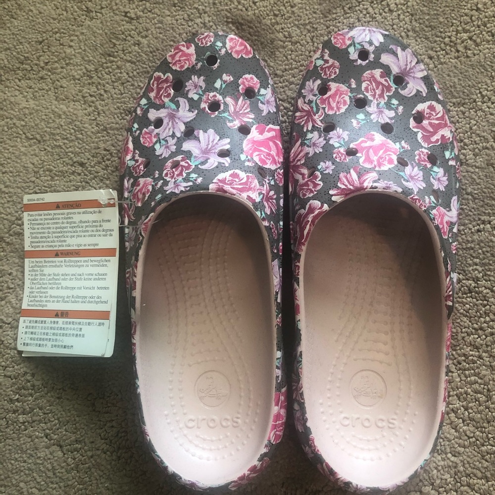 NWT Crocs Freesail Graphic Clog